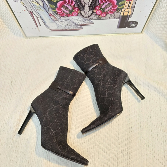 ✅️ SOLD ✅️ Authentic Vintage Gucci x Tom Ford Brown Boots (Orig. Ret $1350) - Picture 2 of 11